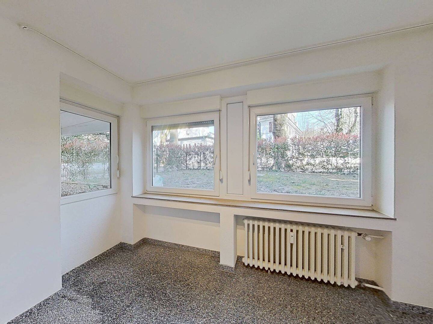 Schöne und helle Souterrain-Wohnung mit 3 Zimmern & Gartenstück – Leverkusen – Vorschaubild 4