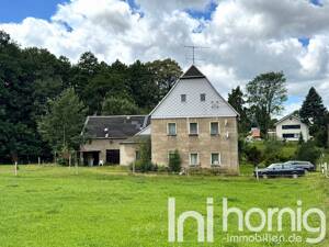 Älteres Wohnhaus mit antiken Eichentüren sucht neuen Eigentümer