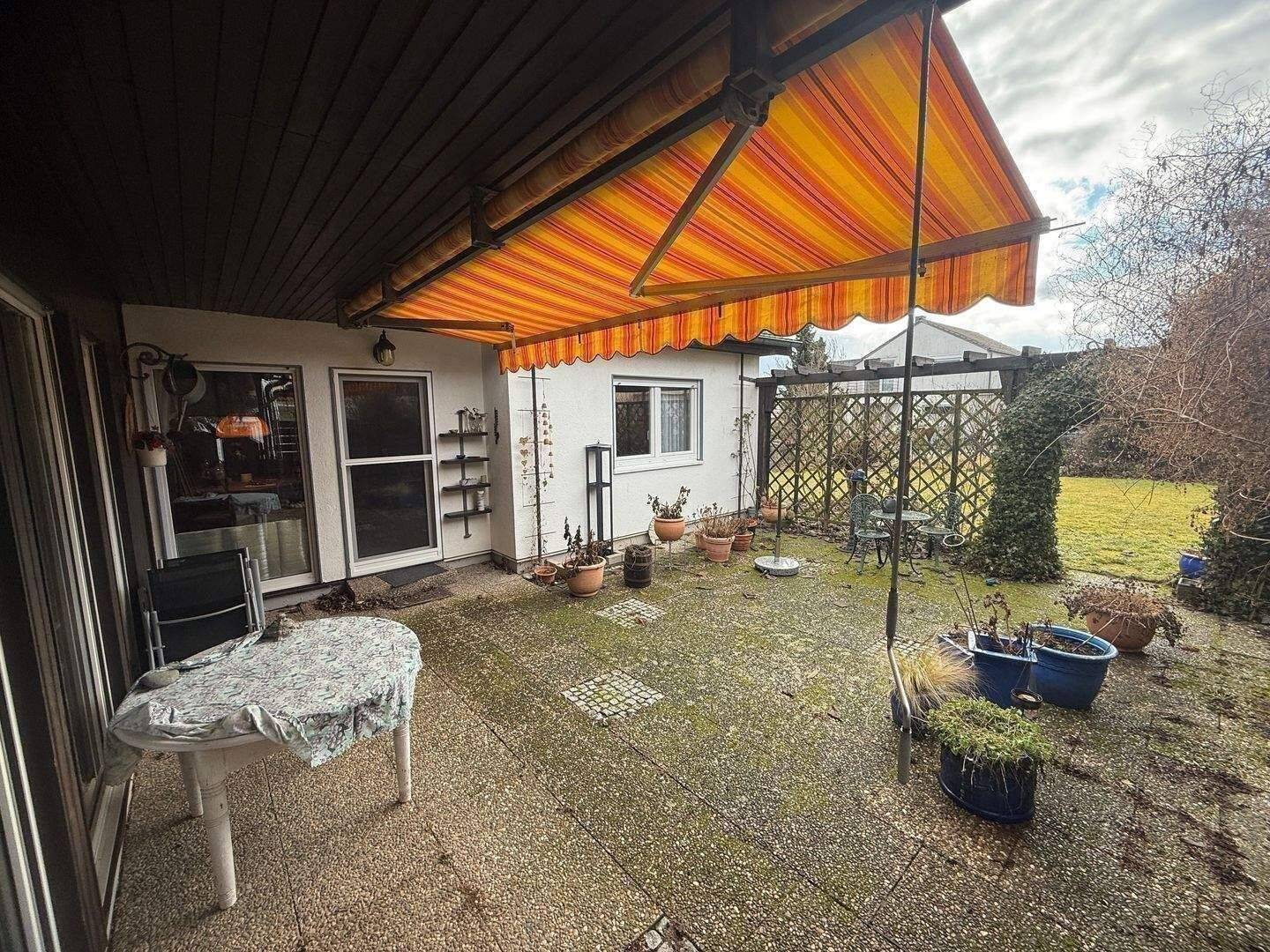 Winkelbungalow mit Wohlfühlcharakter | Ruhige Lage, schöner Garten, viel Platz – Würzburg – Vorschaubild 5