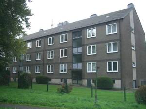 frisch renovierte Whg. mit Balkon in gepfl. 6-Familien-/Doppelhaushälfte in Dortmund-Sölde