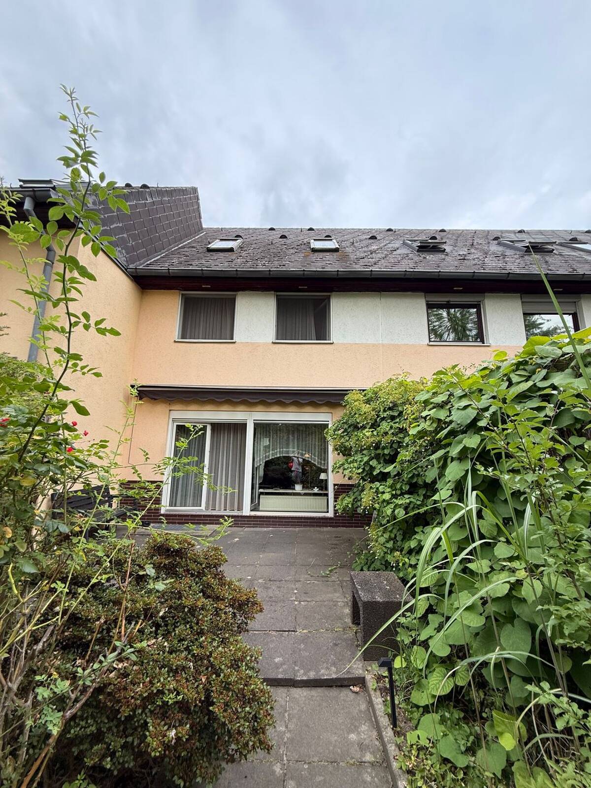 Charmantes kleines Reihenhaus mit Garten zum Renovieren – 12309 Berlin – Bild 1 von 9