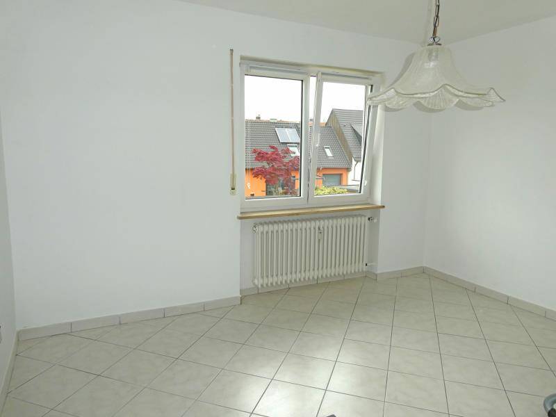 N-Werderau: Schöne 3-Zi-Whg. im 1.OG eines 3-FH, großer Balkon, Blick ins Grüne, Garage, 2 Keller – Nürnberg – Vorschaubild 6
