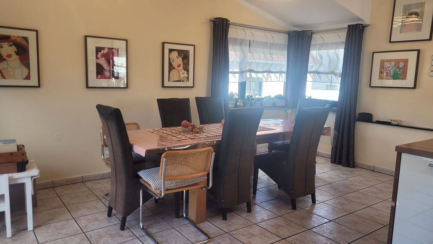 Mehrgenerationenhaus oder Haus mit Praxis, Büro, Exklusives Wohnen mit beeindruckender Dachterrasse und Gartenparadies – Schwalbach – Vorschaubild 9