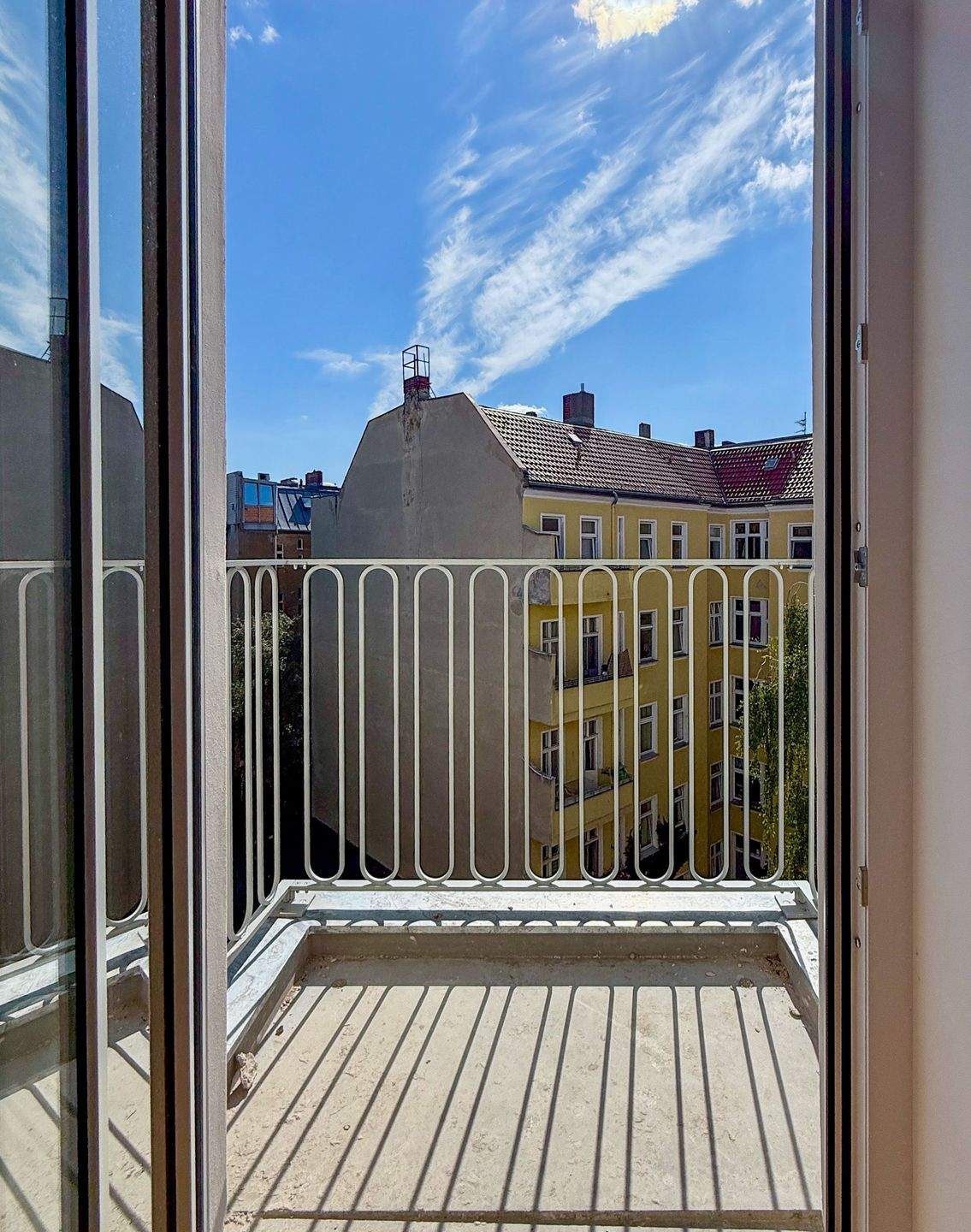 Helle, ruhige vermietete Wohnung (3,8%) zur Hofseite - sonniger Balkon mitten in der Hauptstadt – Berlin – Vorschaubild 2