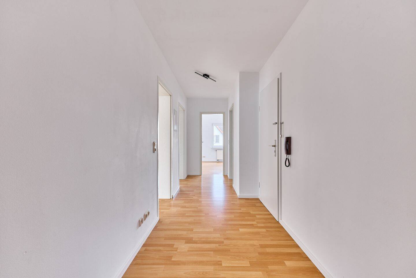 Helle 3,5-Zimmerwohnung mit Balkon in gepflegtem Dreifamilienhaus – Griesheim – Vorschaubild 8