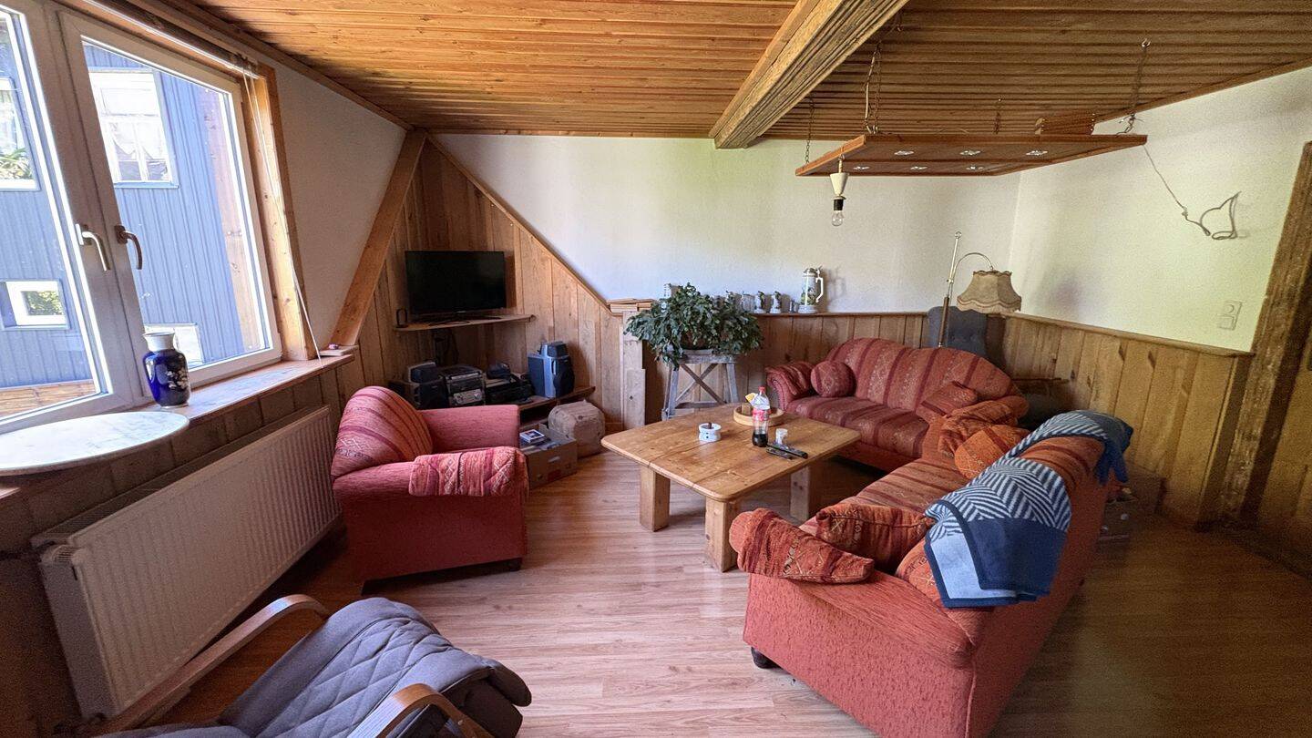 Ehemaliger Bauernhof mit großem Grundstück, Scheune, PV-Anlage und Waldflächen – Oberhain – Vorschaubild 2