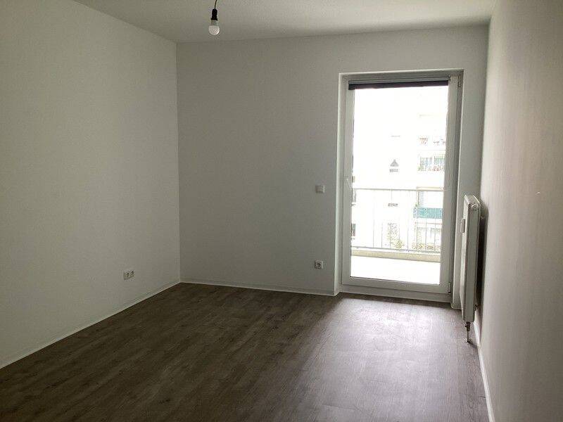 Helle, renovierte 2- Zimmerwohnung mit Sonnenbalkon sucht nette Mieter – Erlangen – Vorschaubild 3