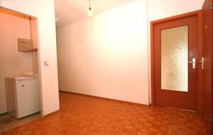 helle, großzügig geschnittene 3-Zimmer-Mietwohnung mit Einbauküche, großer Loggia und Garage in ruhiger und beliebter Wohnlage von LU-Oggersheim – 67071 Ludwigshafen am Rhein – Vorschaubild 7