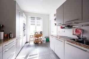 Provisionsfrei: Luxuriöse 5-Zimmer Maisonette Wohnung mit Sonnenbalkon in den Heinrich-Heine-Gärten – 40549 Düsseldorf – Vorschaubild 5