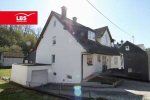 Zwei Wohneinheiten - ein Zuhause: Flexibles Zweifamilienhaus in Siegen-Trupbach
