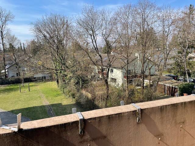 Brück Immobilien - Oberste Etage! Bezugsfreie, sonnige 3-Zi.-ETW mit Süd-/West-Balkon