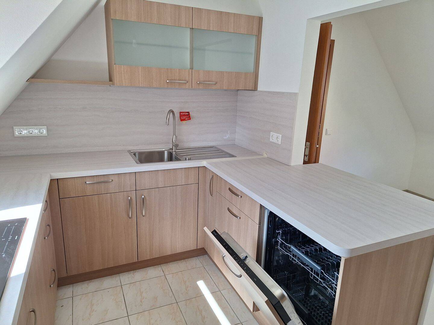 2-Zimmer-Dachwohnung, Erstbezug nach Renovierung in 90402 Nürnberg, Färberstraße – Nürnberg – Vorschaubild 7
