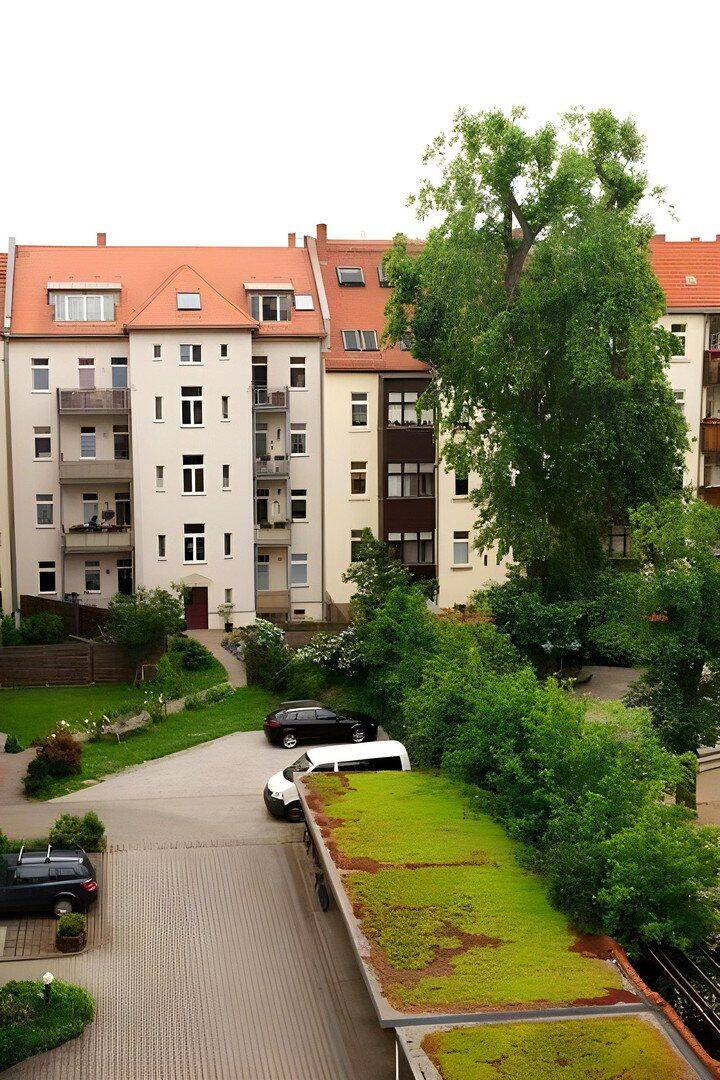 Designer-Bad/Parkett/großer Balkon: Charmante 3-Zi-Wohnung mit EBK / 3. OG