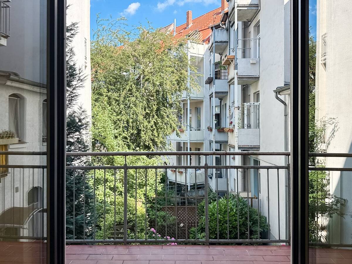 Charmante Eigentumswohnung mit Kamin und Balkon im 1. Obergeschoss – 30177 Hannover – Bild 1 von 9