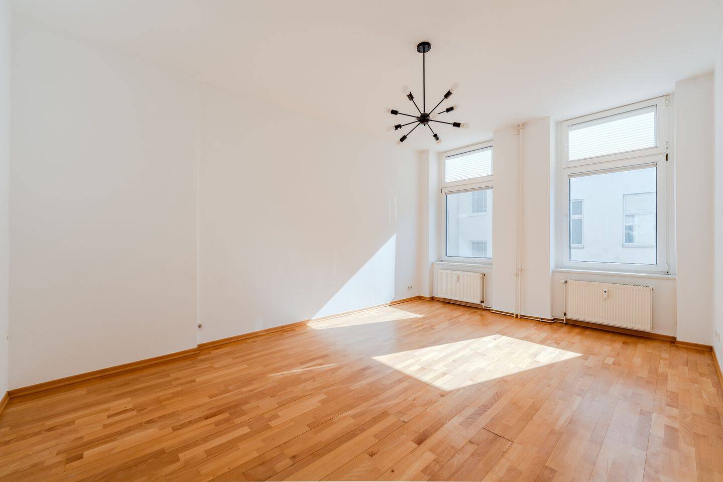 Beliebte Kiezlage trifft Wohnkomfort - 3 Zimmer, Provisionsfrei & Tageslichtbad ! – Berlin – Vorschaubild 2