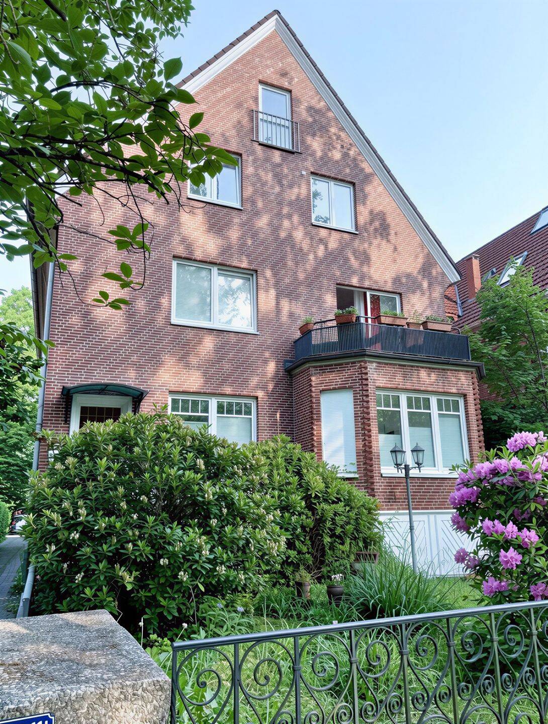 TOP Anlageobjekt - chices Mehrfamilienhaus, guter Erhaltungszustand, 5 WE, grüne und ruhige Lage