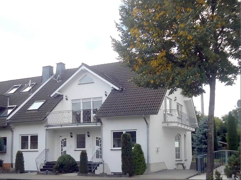 Gepflegtes Wohnhaus mit 3 Einheiten im Stadtteil von Koblenz bietet viele Nutzungsmöglichkeiten – Koblenz – Bild 1 von 9