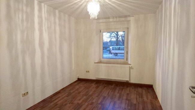 Ab 01.10. In Uninähe, Hochparterre: Ideal für 2er-Studenten-WG geeignet, helle 2ZKB mit Einbauküche! – Regensburg – Vorschaubild 3