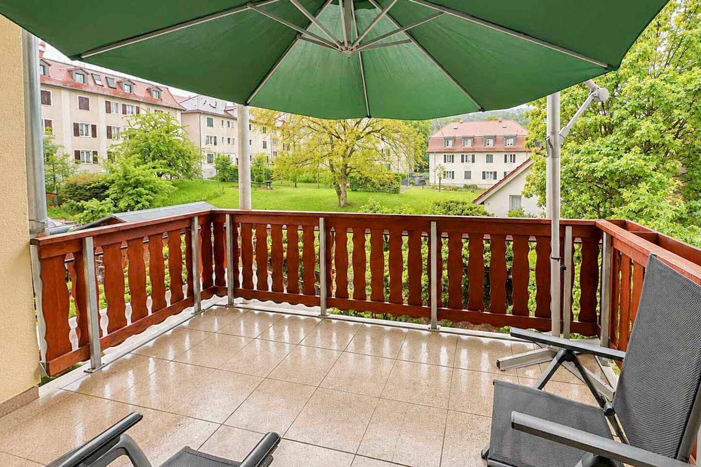 Charmante Altbauwohnung mit grünem Balkon & hohen Decken – Stuttgart – Vorschaubild 9