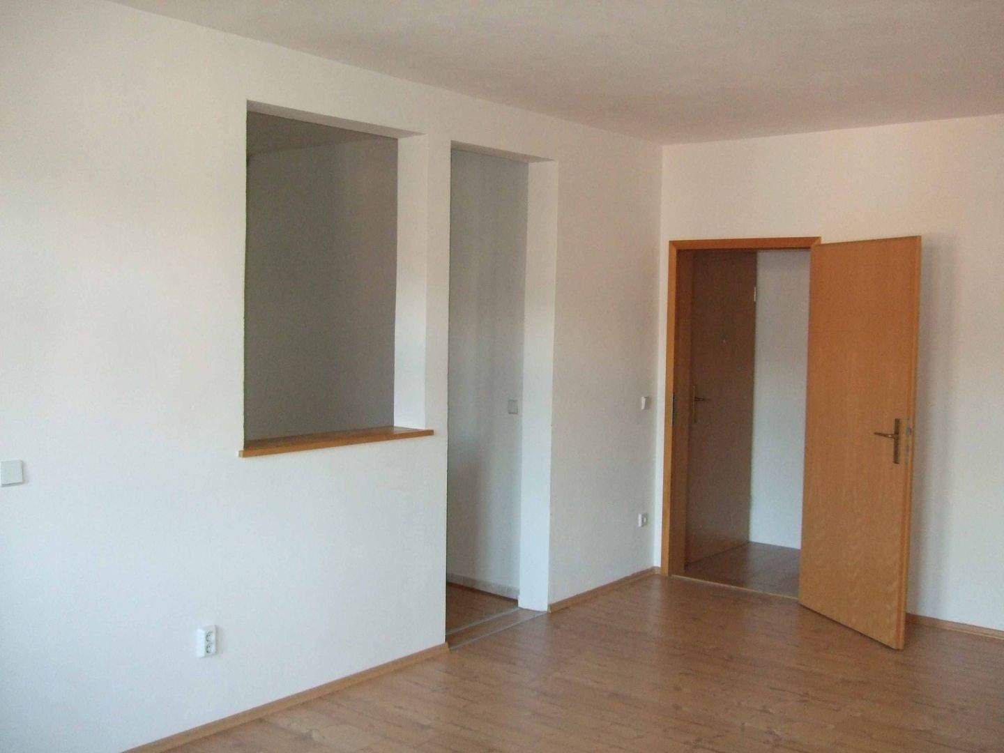 Attraktive 2-Zimmer DG-Wohnung mit Einbauküche – Sonneberg – Vorschaubild 5