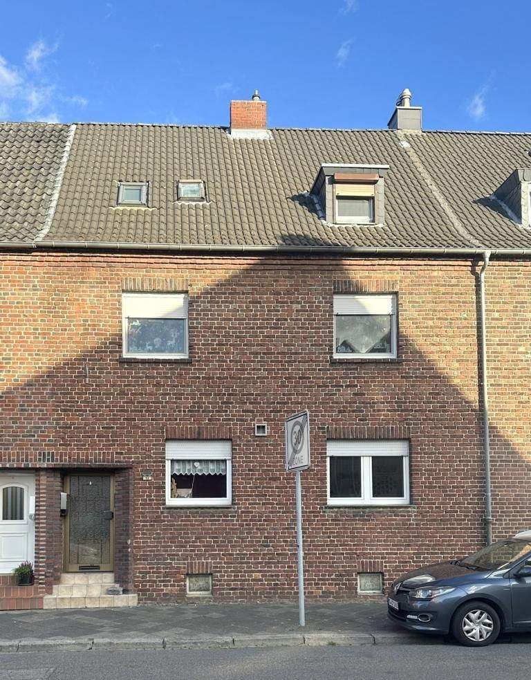*Mehrgenerationenhaus in Giesenkirchen, mit Innenhofgarten und vielseitigen Nutzungsmöglichkeiten!* – Mönchengladbach – Vorschaubild 2