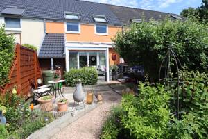 Hell und freundlich! Reihenmittelhaus in Brinckmannshöhe. Mit Carport und Ausbaureserve.