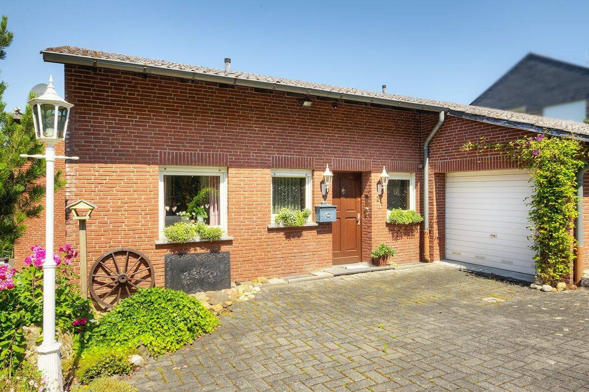 Ansprechendes Wohnhaus in unverbaubarer Wohn- und Aussichtslage im Wohngebiet Struthof! – Betzdorf – Vorschaubild 3