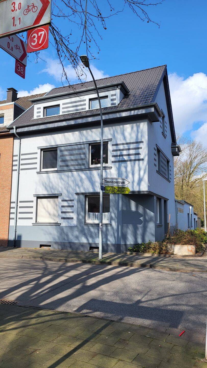 Generationenhaus mit Charakter – 3 Wohneinheiten in Giesenkirchen – Mönchengladbach – Bild 1 von 9