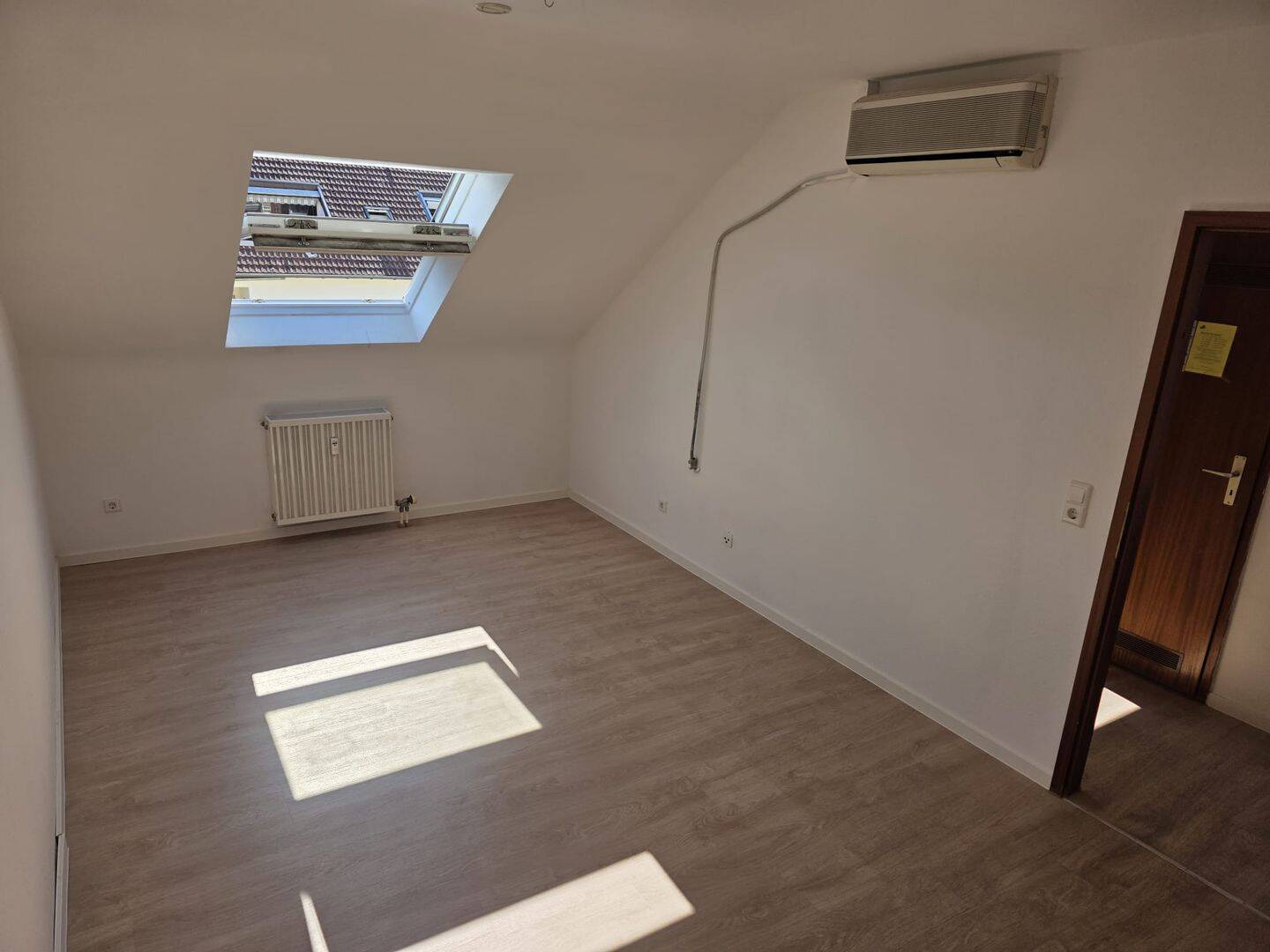 Anfragen bitte nur per Mail! Schöne, teilrenovierte 2,5 Zimmer Wohnung in der Karlsruher Waldstadt – Karlsruhe – Vorschaubild 8