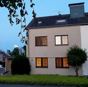 MÖNCHENGLADBACH-GIESENKIRCHEN / NELLESSENWEG / KINDER SIND HIER WILLKOMMEN / GERÄUMIGES HAUS MIT DOPPELGARAGE UND VERMIETETER EINZELGARAGE – 41238 Mönchengladbach – Vorschaubild 6
