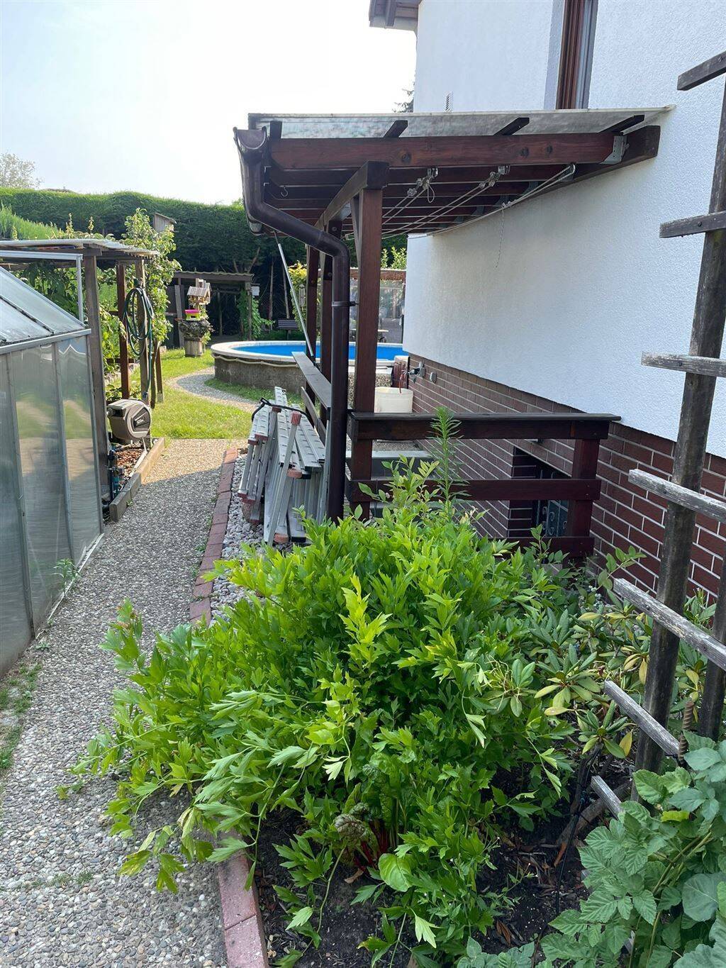 Gepflegtes Einfamilienhaus mit Keller , Pool und Wintergarten – Berlin – Vorschaubild 9