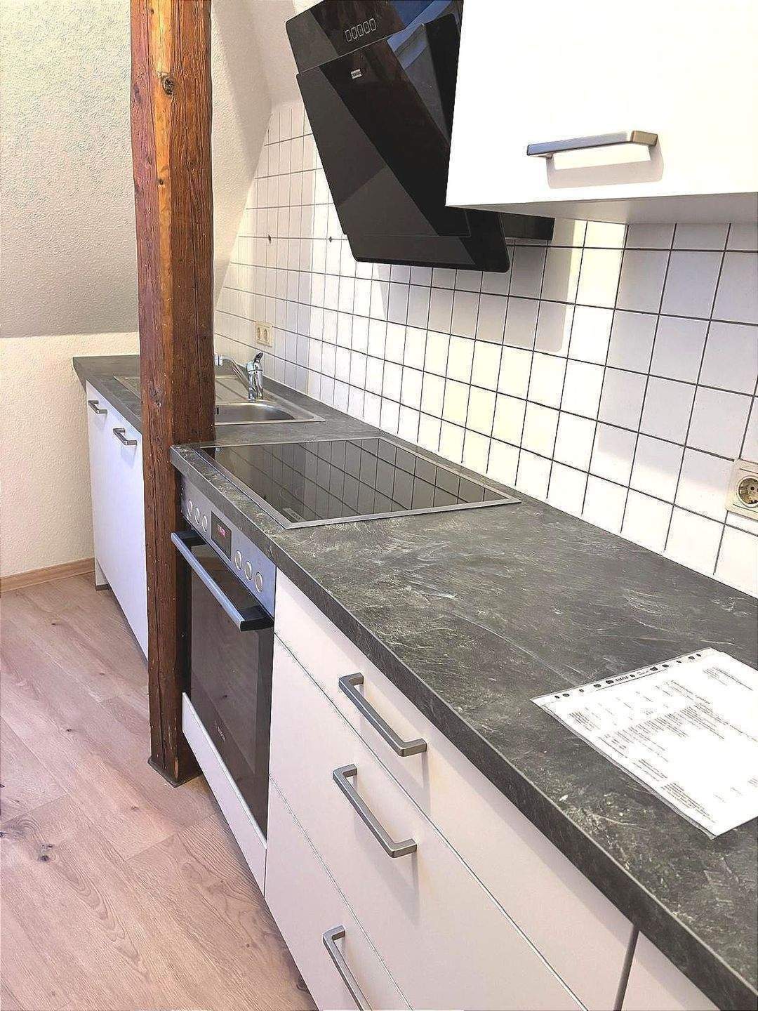Frei ab sofort / 3-Zimmer-Dachgeschosswohnung im 3. Obergeschoss (ohne Aufzug) / neue Einbauküche – Traben-Trarbach – Vorschaubild 4