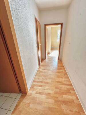 2 Raum Whg mit hellem Wohnzimmer und EBK in Gablenz Nähe Versorgungszentrum – 9127 Chemnitz – Vorschaubild 2