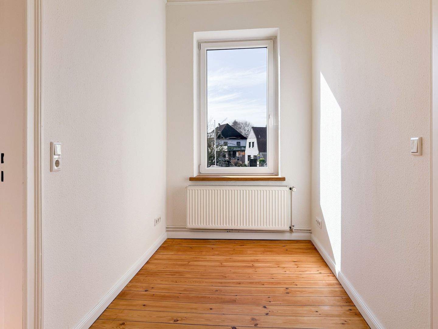 Lichtdurchflutete 4,5-Zimmer-Wohnung | Hochwertig kernsaniert | Echtholzböden | Massivholzküche | Walk-In Dusche - WG geeignet – Schleswig – Vorschaubild 6