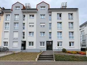 Hermann Immobilien: Exklusive Maisonette-Dachgeschosswohnung mit großer Dachterrasse, Kamin & 3 Stellplätzen