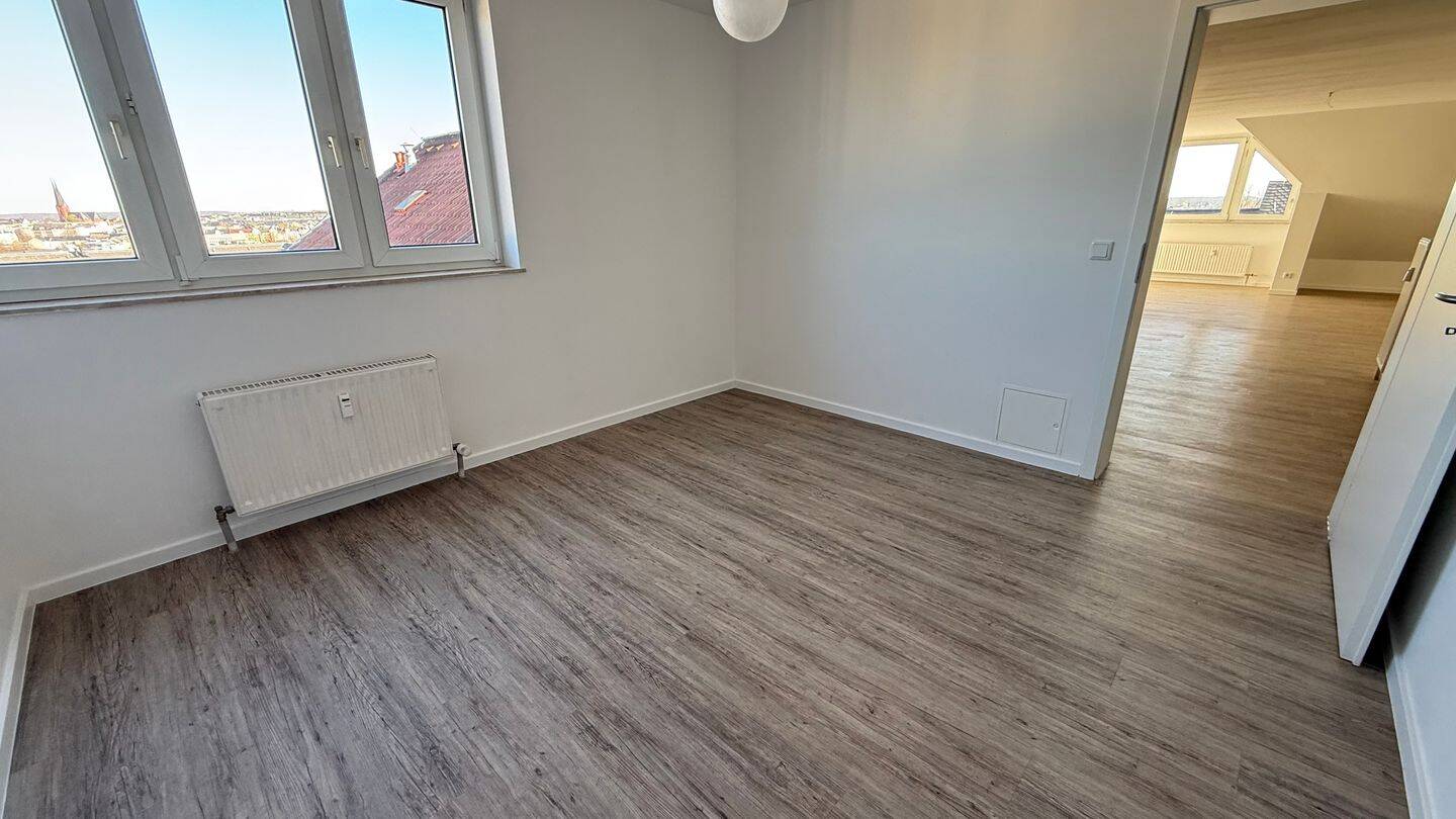 DG-Maisonette inkl EBK / Laminat / Bad mit Fenster + Dusche u.v.m. – Chemnitz – Vorschaubild 9