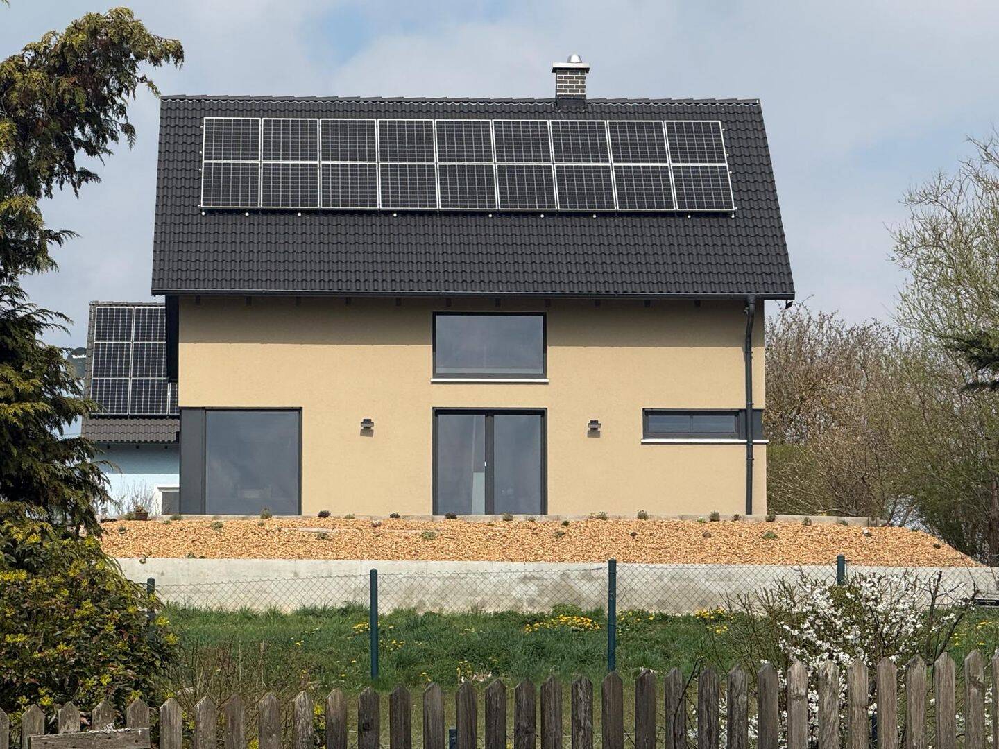 Bezugsfertiges, neuwertiges Haus in Rehau, Top-Ausstattung - PV-Anlage, Batteriespeicher & Wärmepumpe – Rehau – Vorschaubild 5