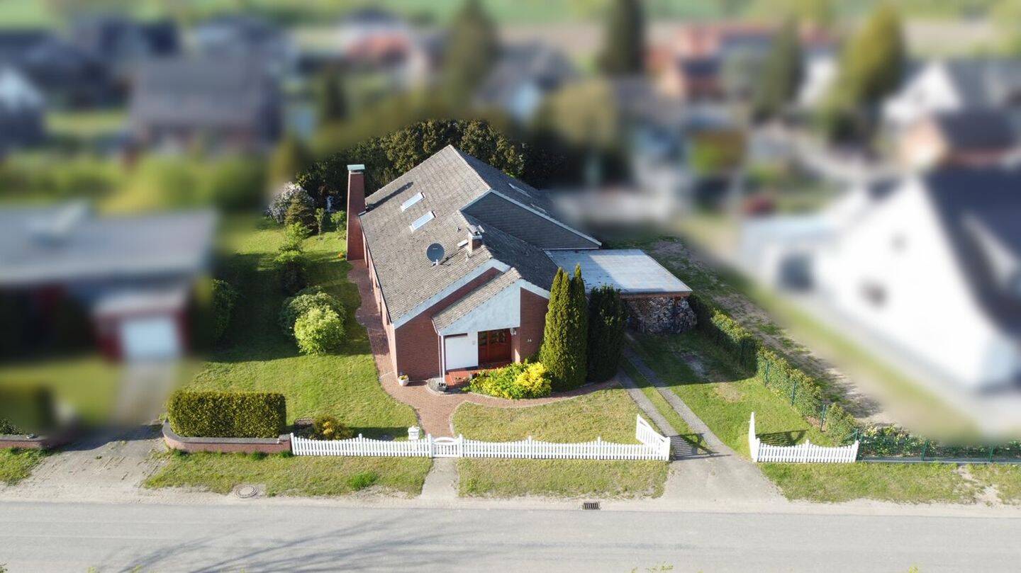 Ruhig gelegenes Einfamilienhaus mit viel Platz und Potenzial in Riede! – Riede – Vorschaubild 3