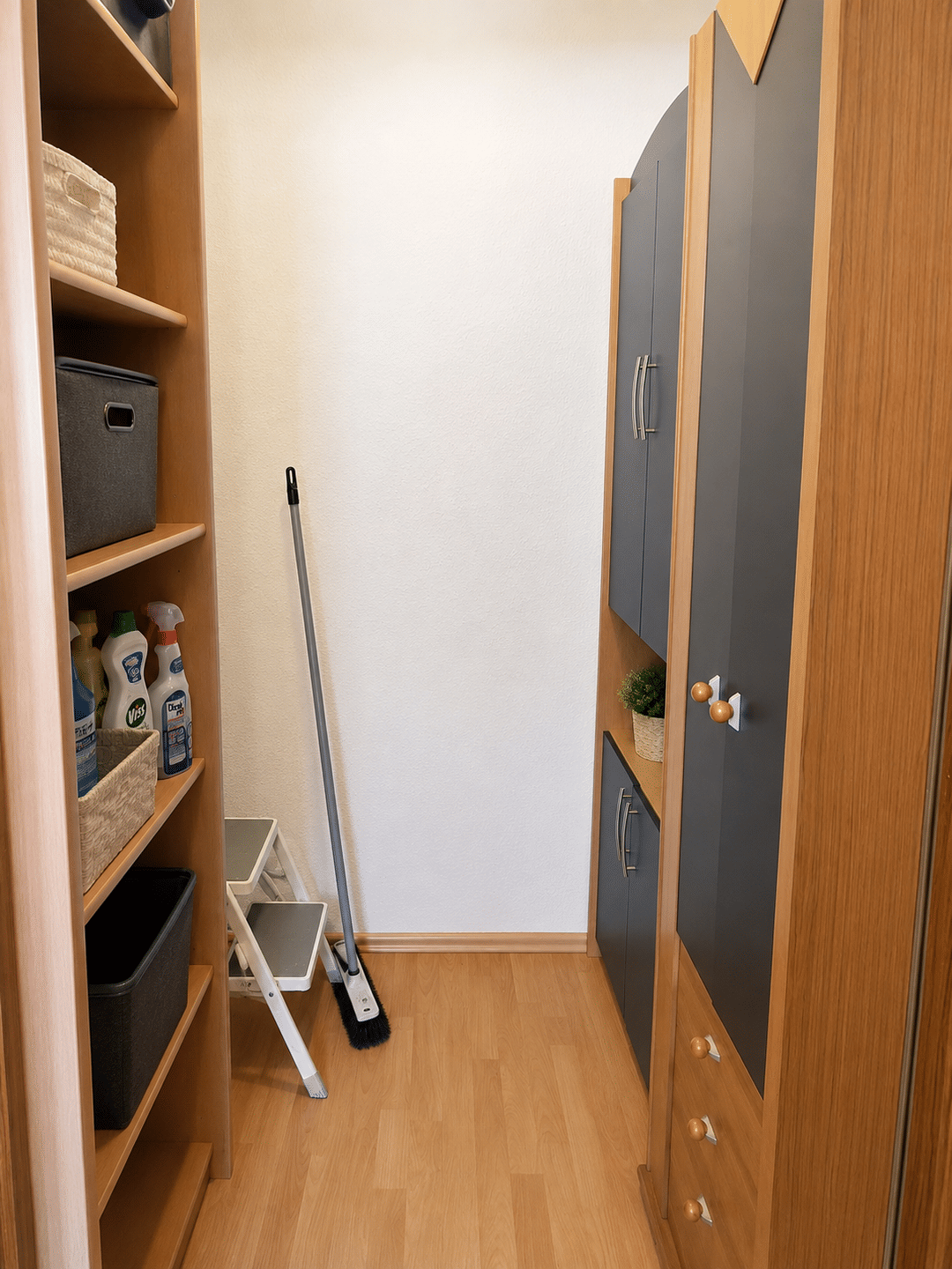 Zentraler geht es nicht ! Möblierte 2 Raum Wohnung im Herzen von Duisburg – Duisburg – Vorschaubild 6