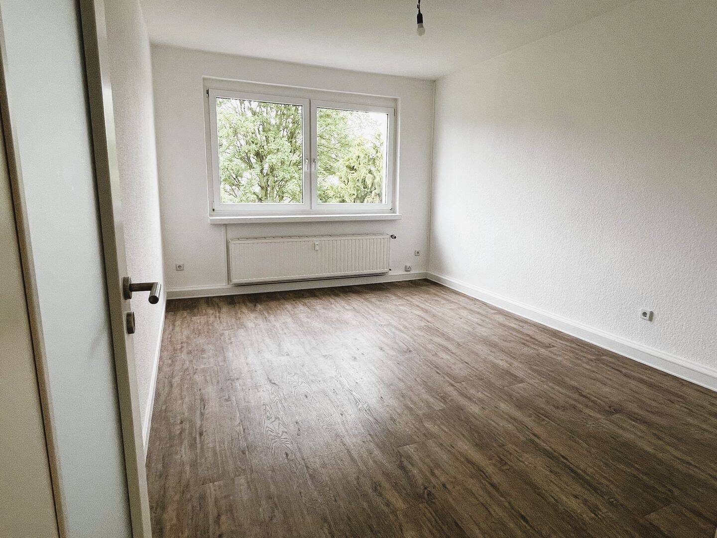 Ihr neues Zuhause auf 60 m² – modernisiert, hell und sofort bezugsfrei + Stellplatz – Rötha – Vorschaubild 4