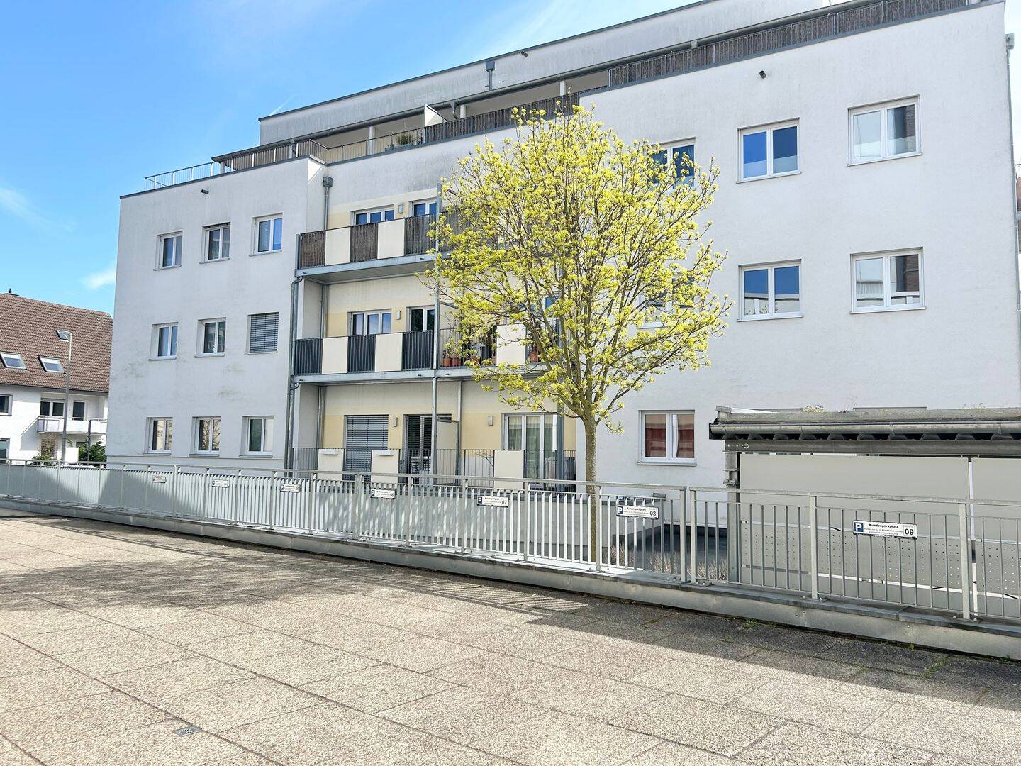 TOP MODERNE UND VOLL MÖBLIERTE 1 ZIMMER WOHNUNG MIT EINBAUKÜCHE IM HERZEN VON ERLANGEN