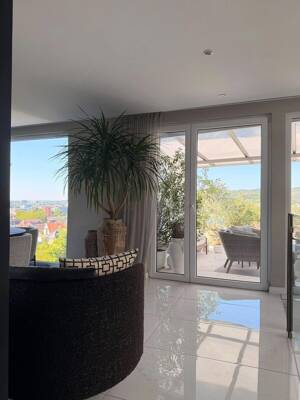 Design trifft Gemütlichkeit: Kernsaniertes Juwel mit Terrasse, High-End-Ausstattung, PV & Klima – 70329 Stuttgart – Vorschaubild 3