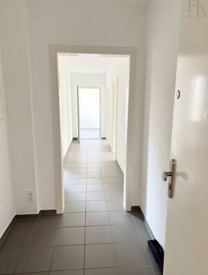 Provisionsfrei - Sanierte 2 Zimmer, große Küche, Duschbad, Loggia – 40215 Düsseldorf – Vorschaubild 2