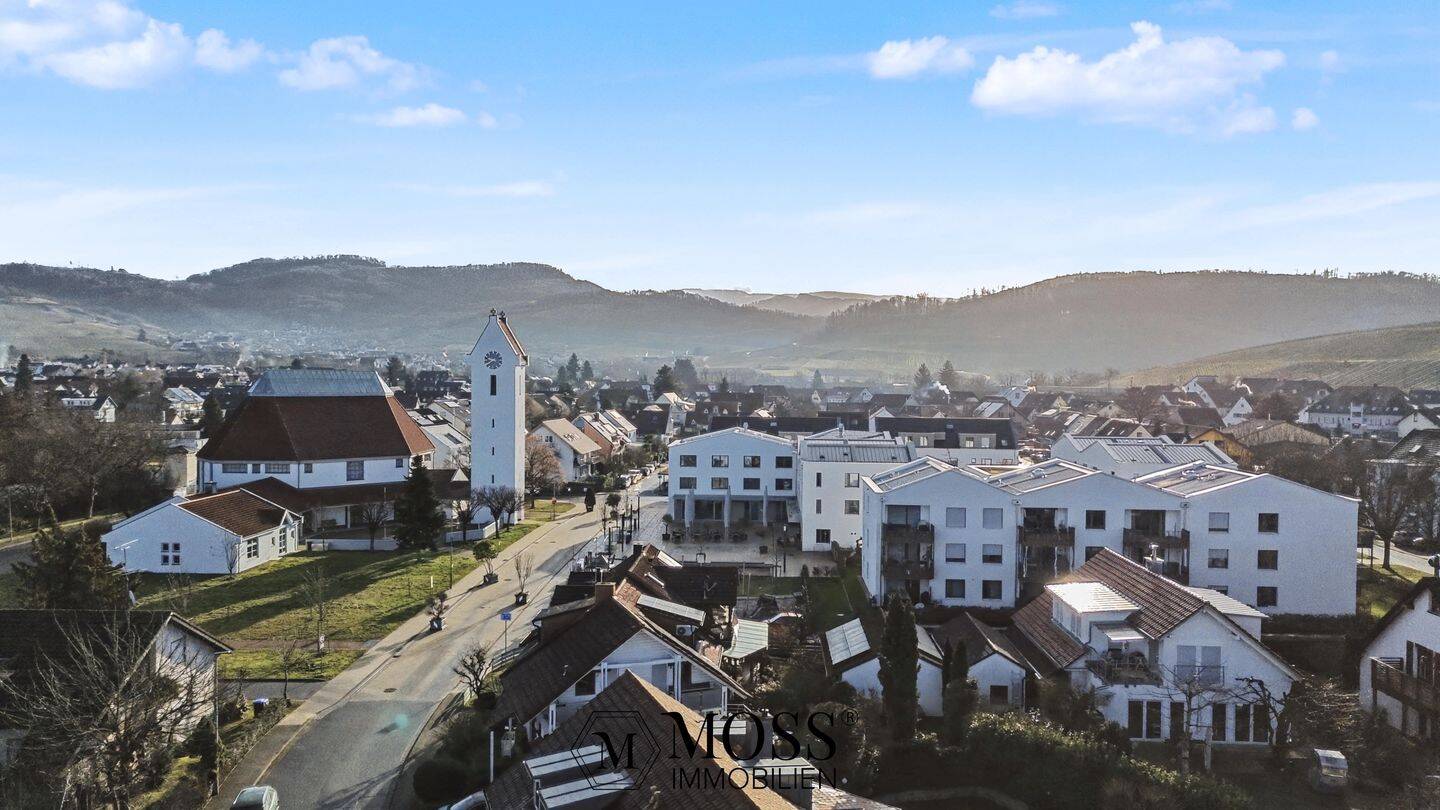 Wohnen im Herzen von Schallstadt - Charmante Doppelhaushälfte mit großem Entwicklungspotenzial – Schallstadt – Bild 1 von 9