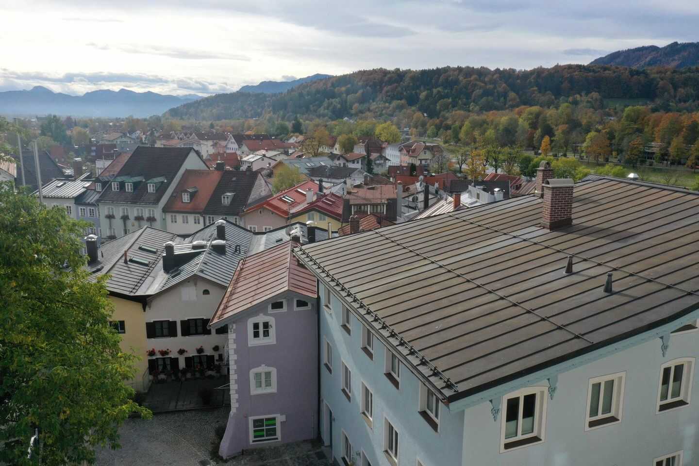 Besondere 5-Zimmer-Penthaus-Wohnung mit Balkon in der Altstadt von Bad Tölz