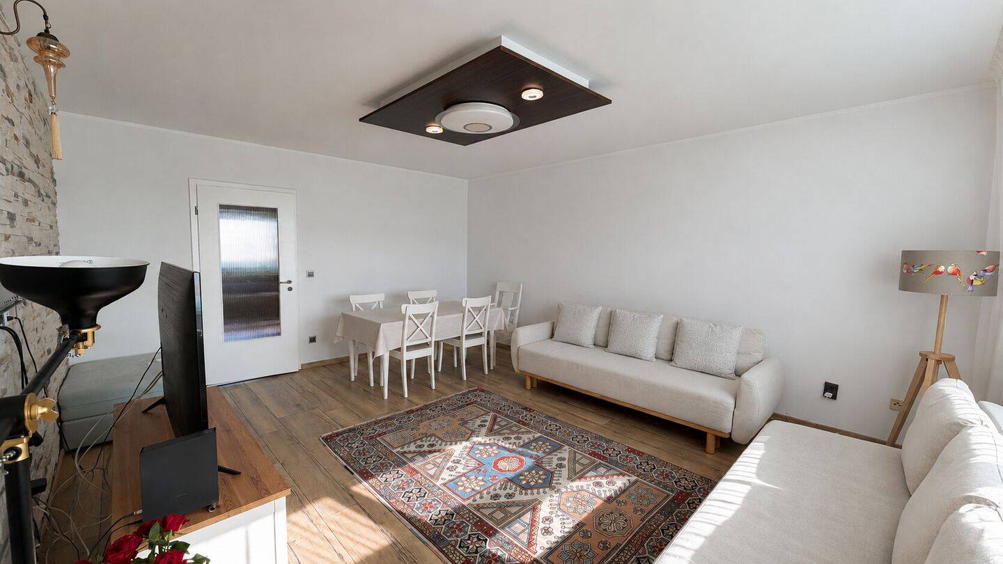 Lichtdurchflutete 3-Zimmer-Wohnung mit Balkon, Garage und Aufzug in D'dorf-Lichtenbroich – Düsseldorf – Vorschaubild 2