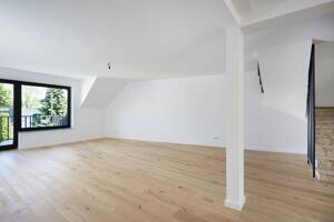 Licht, Raum & Wohnkomfort: Maisonette-Feeling mit großem Balkon
