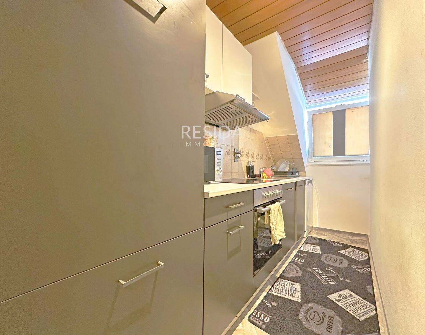 Gepflegte 2-Zi.-Wohnung mit EBK, gr. Bühne mit Ausbaupotenzial in Bad Cannstatt – Stuttgart – Vorschaubild 6