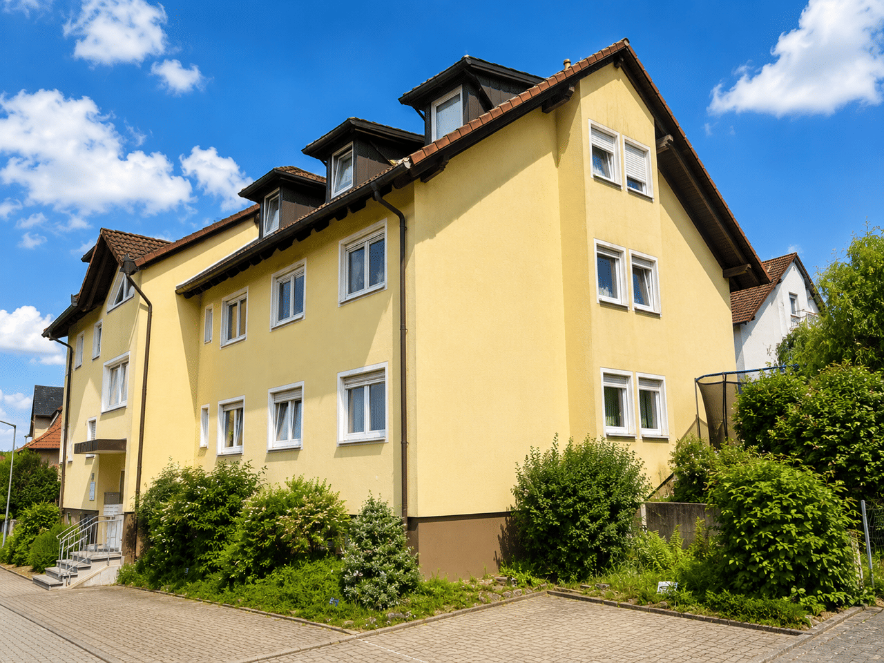Charmante 4,5-Zimmer-Eigentumswohnung mit Südbalkon und Tiefgaragenstellplatz in Reichenberg zum Verkauf