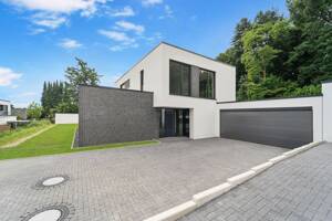 Licht, Luft und Freiheit - Bauhausvilla am Waldrand!